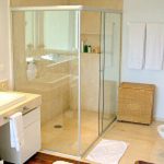Conheça as opções de box para banheiro em alumínio e vidro temperado